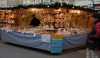 dřevěné prodejní stánky a podium,které byly používány na brněnských vánočních trzích