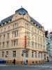 Nabízíme Vám šestipatrový luxusní hotel Adria leží v Karlových Varech v těsném sousedství historického centra města a který poskytuje komfortní ubytování s moderním vybavením a službami. Byl postaven v roce 1920 a nově zrekonstruován v roce 2007. Každý z ubytovaných hostů má možnost zajištění léčebných procedur s 10 % slevou v Alžbětiných lázních, které se nachází 5 min. chůze od hotelu.Příjemný a moderní hotel Adria nabízí ubytování v celkem 42 komfortně zařízených pokojích s kapacitou 67 lůžek. K dispozici je 17 jednolůžkových, 11 dvoulůžkových a 14 dvoulůžkových pokojů de Luxe. Součástí každého z nich je moderně zařízená koupelna, televizor se satelitním příjmem, připojení k internetu a samozřejmostí je ostatní zařízení plně odpovídající čtyřhvězdičkovému hotelu. Možnost parkování se nabízí u hotelu, či v podzemních garážích.Součástí hotelu Adria je restaurace, která dosahuje vysoké kvality v oboru gastronomie a to díky profesionálnímu přístupu mistrů kuchařů. Nabízí se možnost výběru pokrmů z klasické české kuchyně ve spojitosti s vybranou moravskou a světovou vinotékou. Hotelová restaurace Adria má kapacitu  45 míst. K dispozici je také salonek s kapacitou 25 míst, kde se podávají pokrmy širokého spektra evropských specialit. Nedílnou součástí hotelových služeb je poskytování veškerých gastronomických akcí na klíč v podobě rautů a banketů.Karlovy Vary leží v západní části České republiky na soutoku řek Teplé a Ohře, přibližně 120 km od Prahy. Jsou největším a nejznámějším lázeňským městem ČR. Jedinečnost Karlových Varů tkví především v lázeňské léčbě a k ní užívaných minerálních pramenech. Lázeňství je však jednou, nikoliv jedinou devizou města v srdci Evropy. Díky rozvoji lázeňství a turismu se v Karlových Varech daří a vždy dařilo i sportu. Na konci 19. století zde vzniklo dostihové závodiště. V roce 1904 bylo na kraji města otevřeno první golfové hřiště v České republice a o rok později i tenisový areál se 6 kurty. Během celého roku se zde koná nespočet kulturních a sportovních akcí.