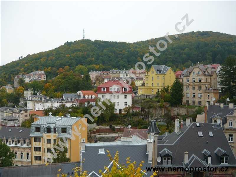 Karlovy Vary - prodej poloviny domu v centru!!!